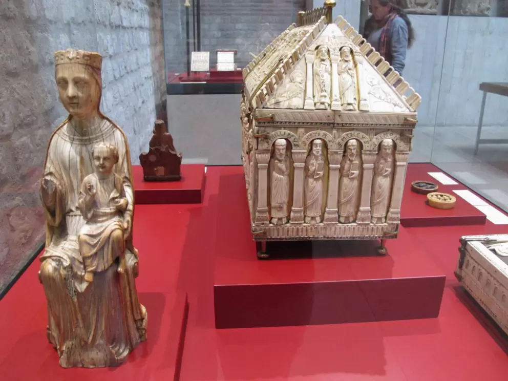 Ivory box and statue.