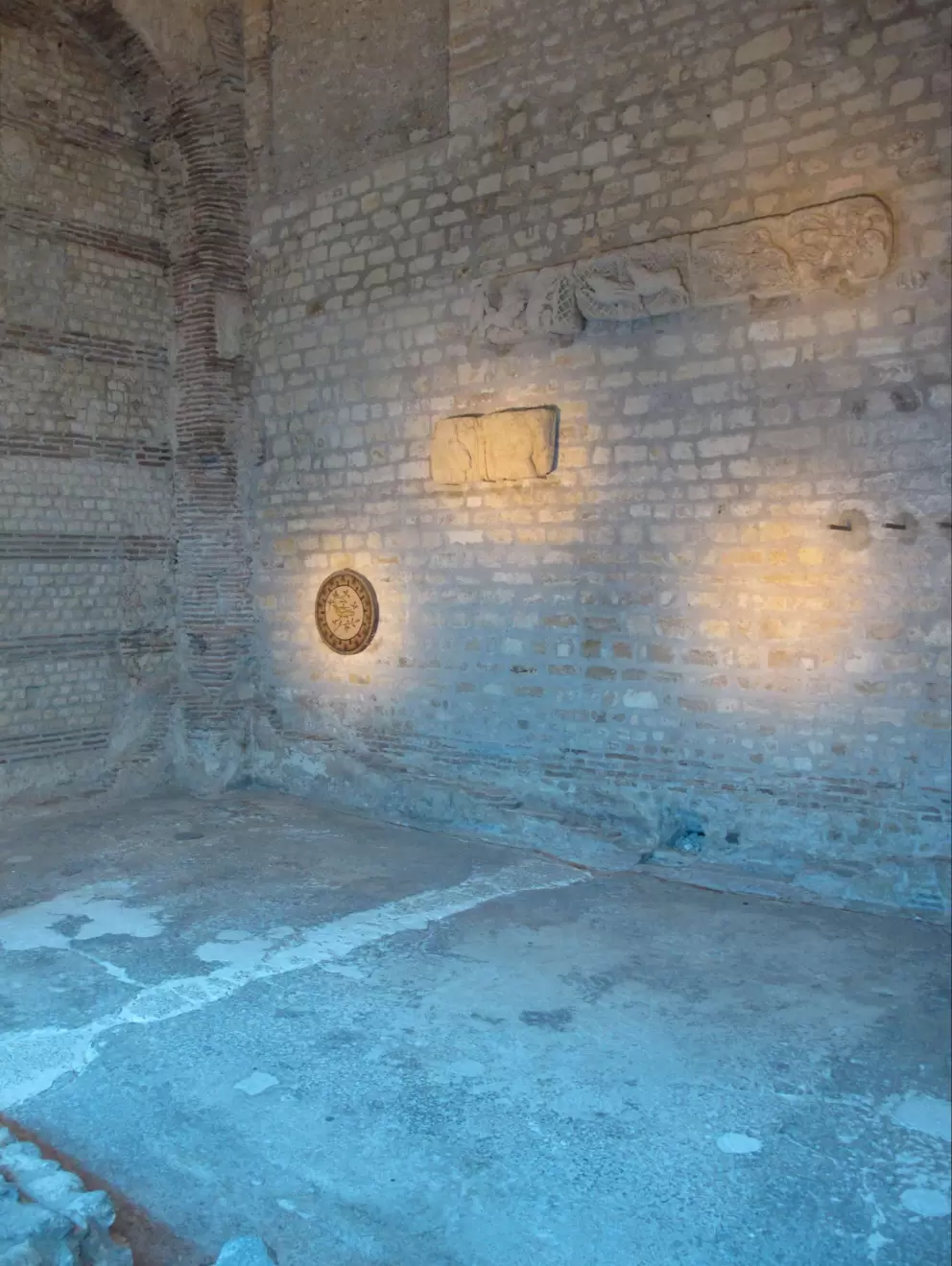 Wonderful lighting at the Roman baths.