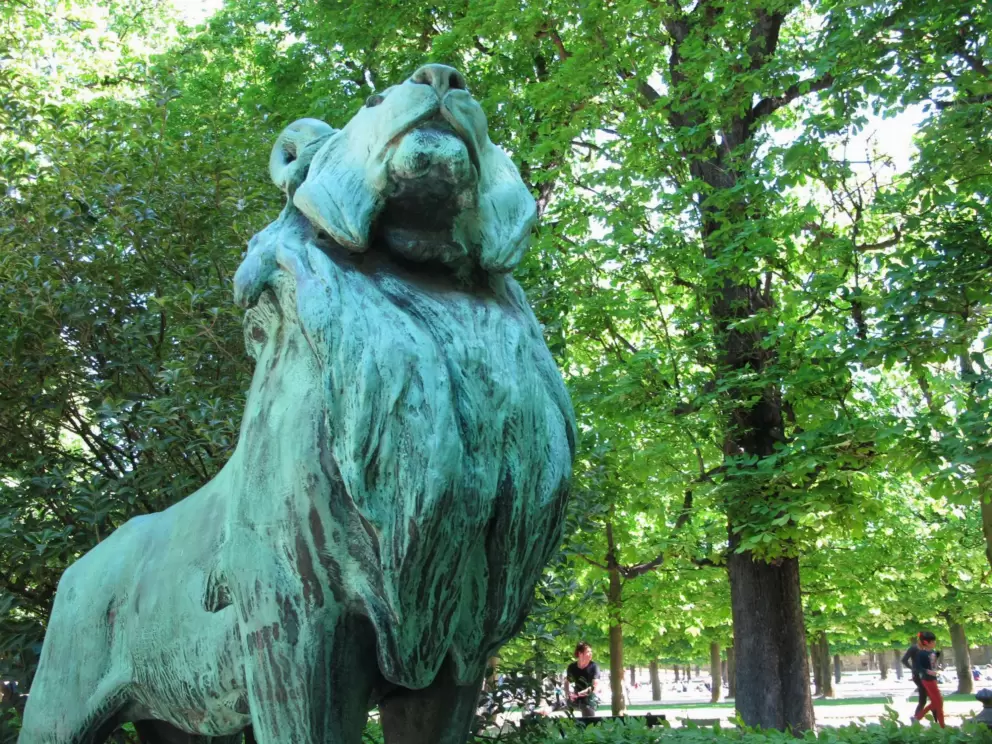 Lion sculpture.