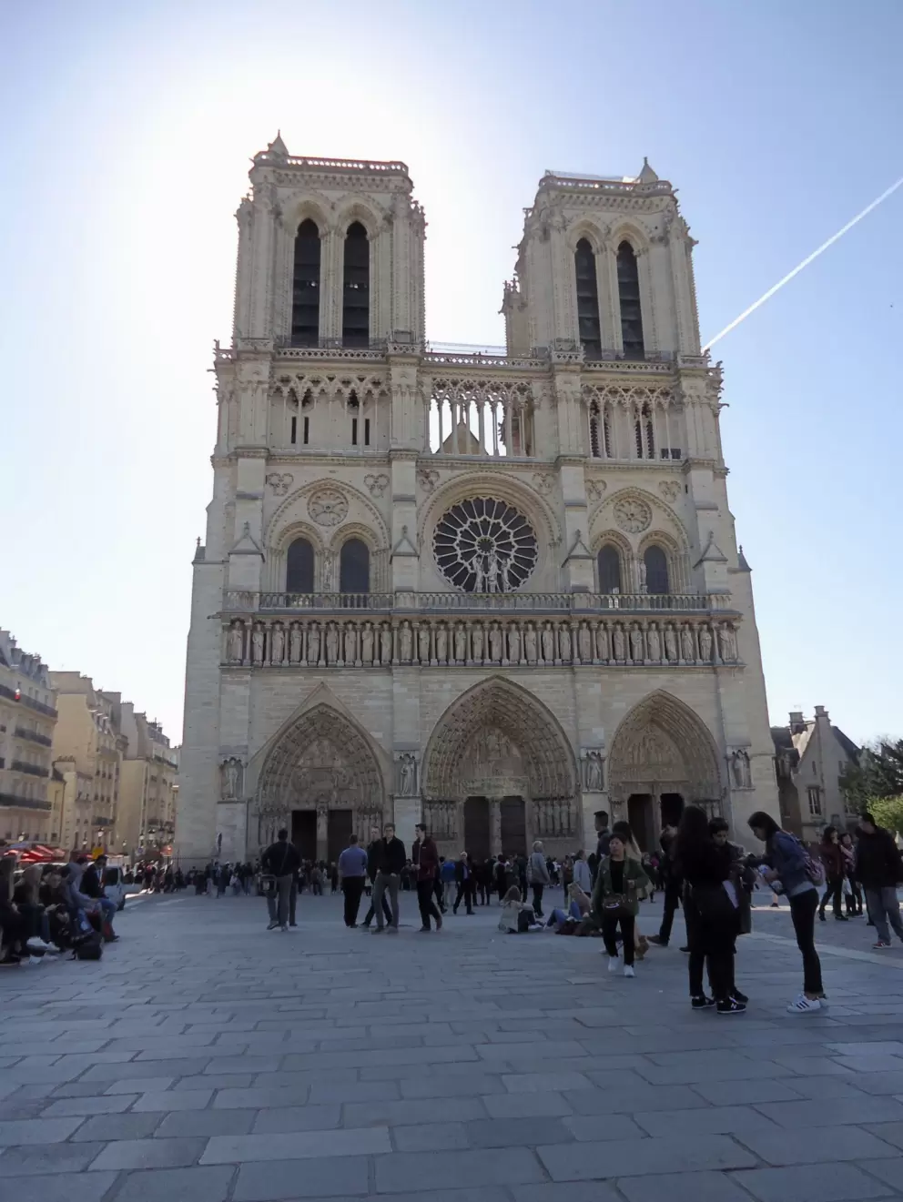 The large plaza in front of the cathedral.