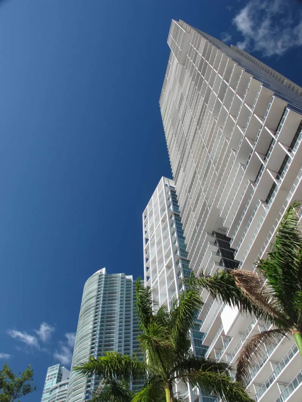 Cool buildings near the causeway, on the way to the beach.