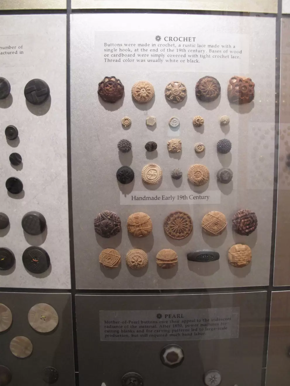 Buttons made of wood or cardboard covered with tight crochet lace.