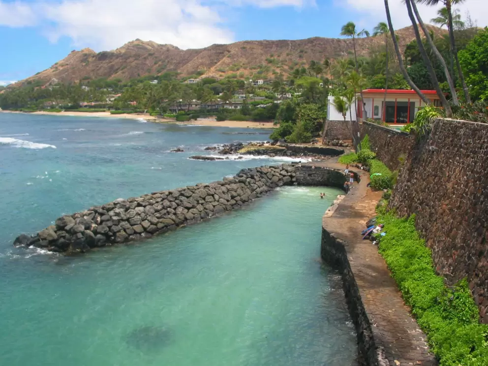 The huge rock wall on the right is the one Doris had built to situate her house on. Ocean rock wall is for parking her yacht- it's now a sheltered place to swim.