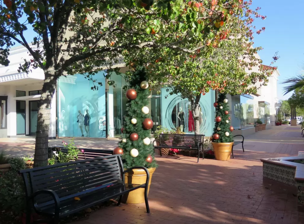 La Cumbre Mall at Christmastime.