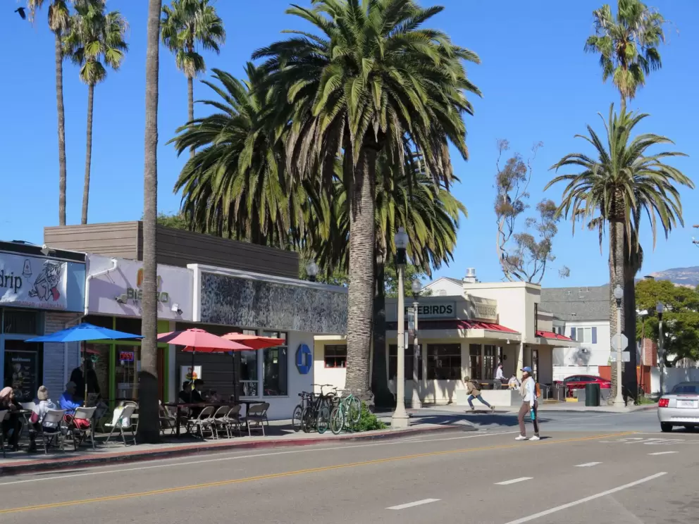 Embarcadero del Norte has a very Californian look.