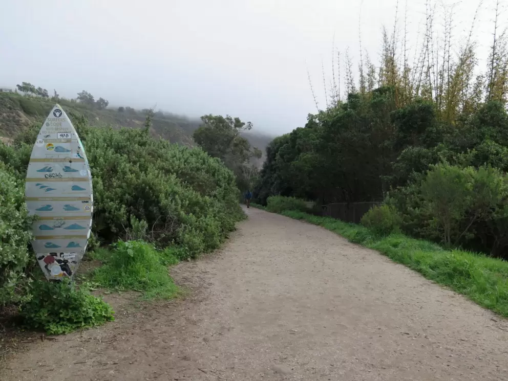 Surfer etiquette, on a board at the beginning of the path.