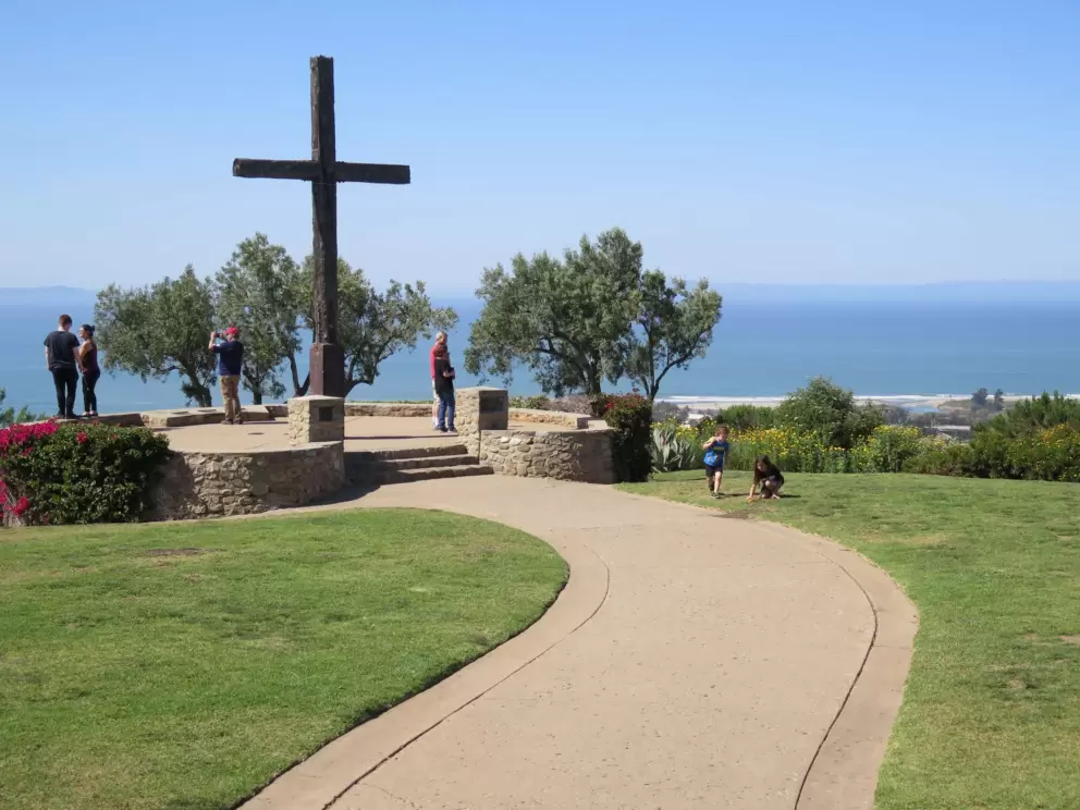 The cross overlooking the sea.