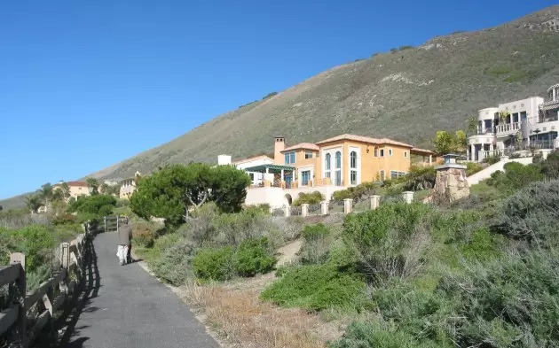 Tuscan-style mansions across from the path.