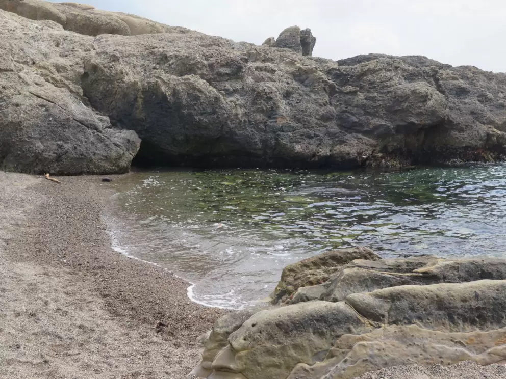 Little rocky cove near Hidden Beach.