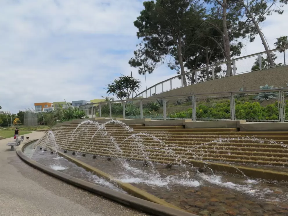 Arching fountain.