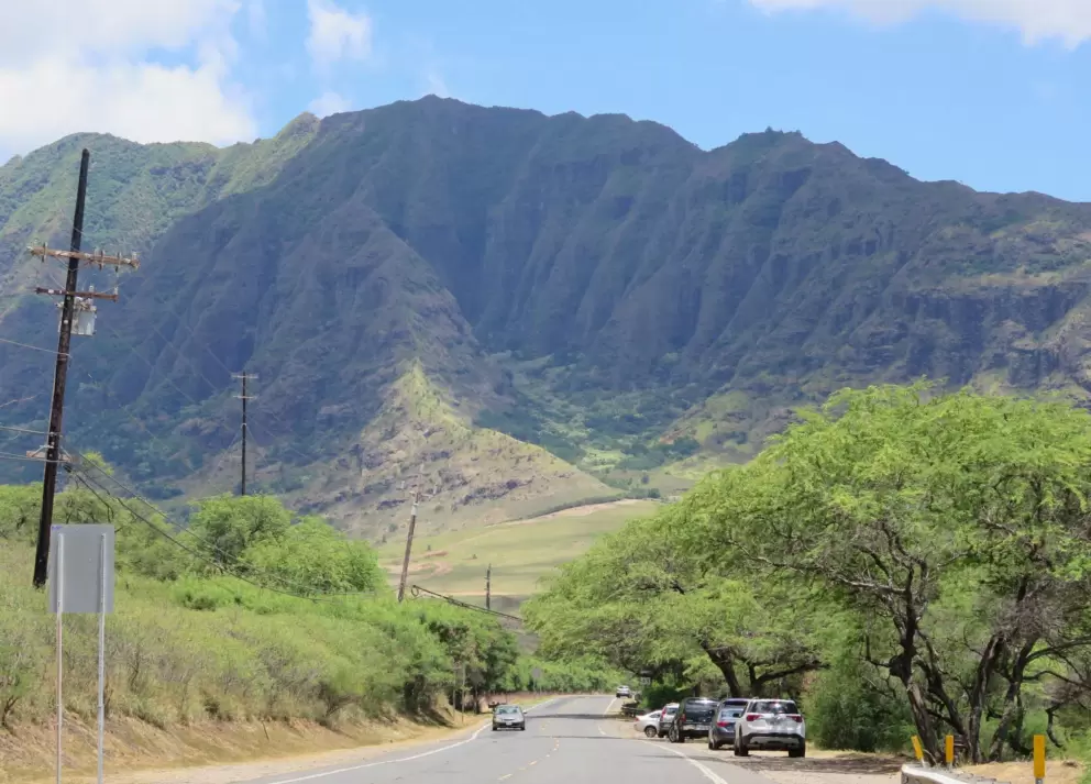 The parking along the road at the northern end of the beach. Look at those mountains!