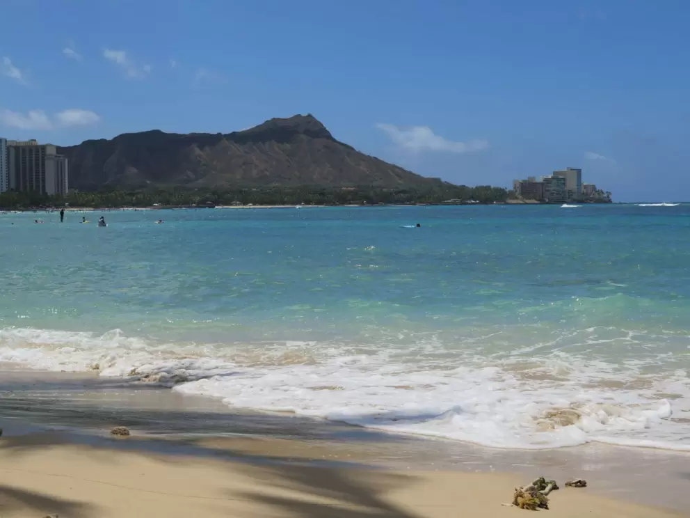 Views of Diamond Head from the east end of huge Fort DeRussy Beach.