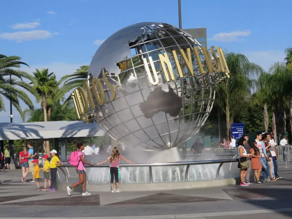 The Universal globe fountain.