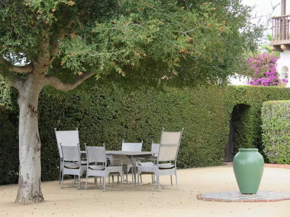 Aluminum furniture in the back garden.