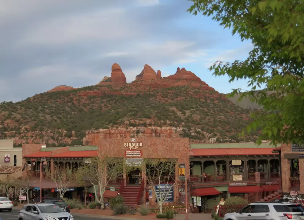 Sinagua Shopping Plaza and its beautiful backdrop.