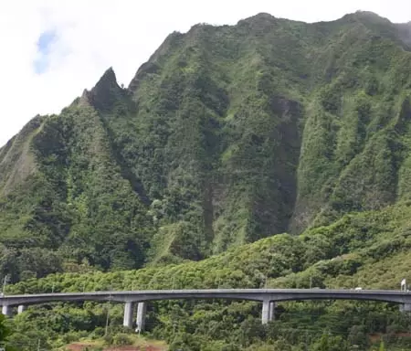 The H3 Freeway hugs the Koolau mountains.