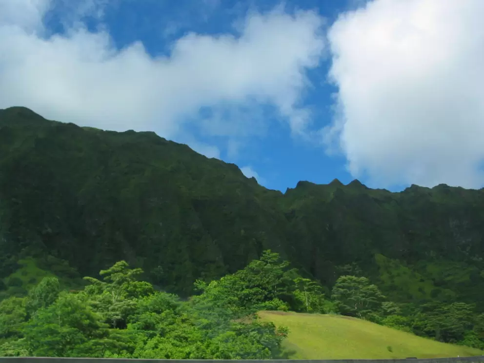 Views as you first enter the H3 Freeway from the Kailua side.