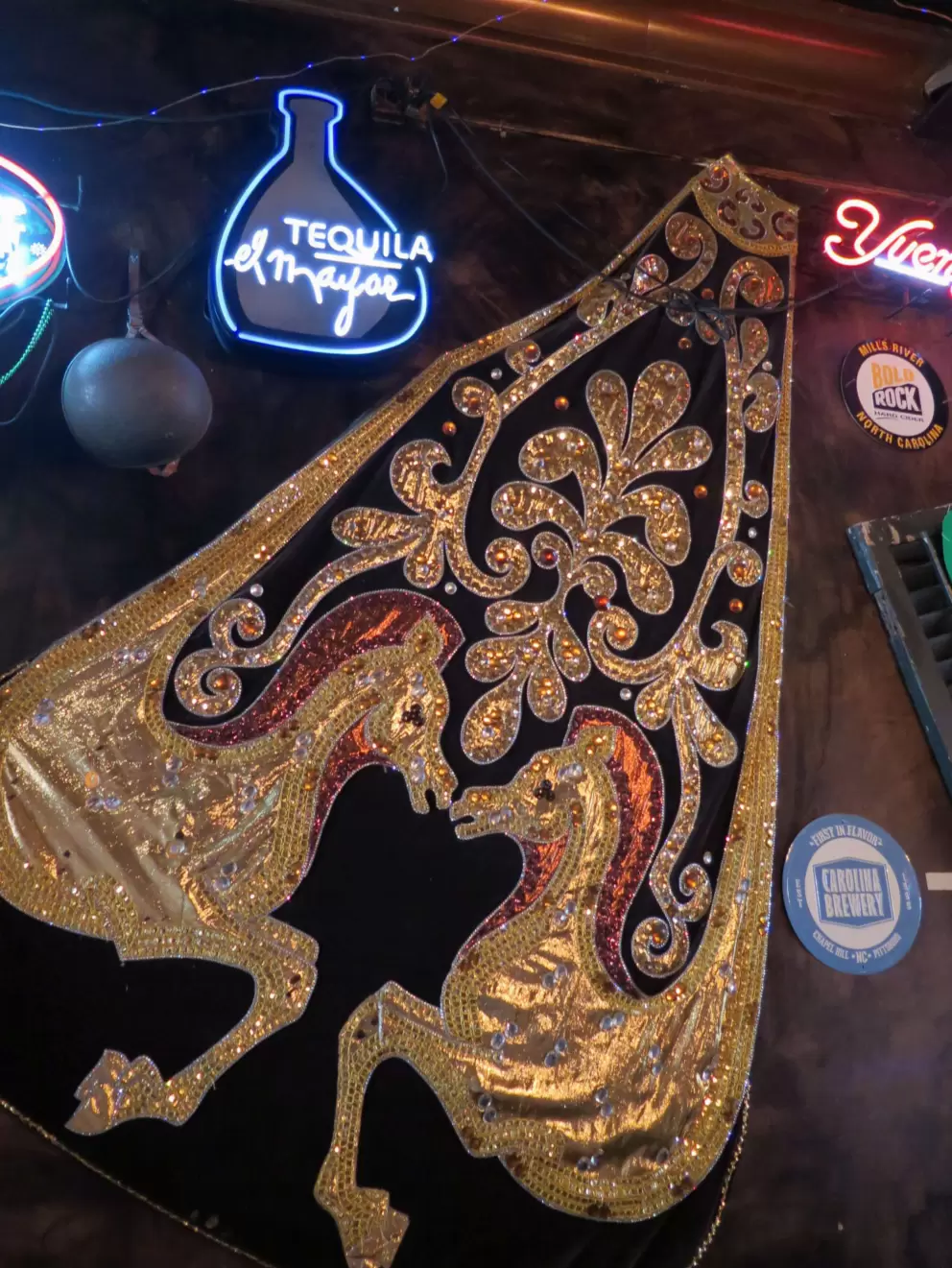 Golden horses in Bourbon Street Cafe.