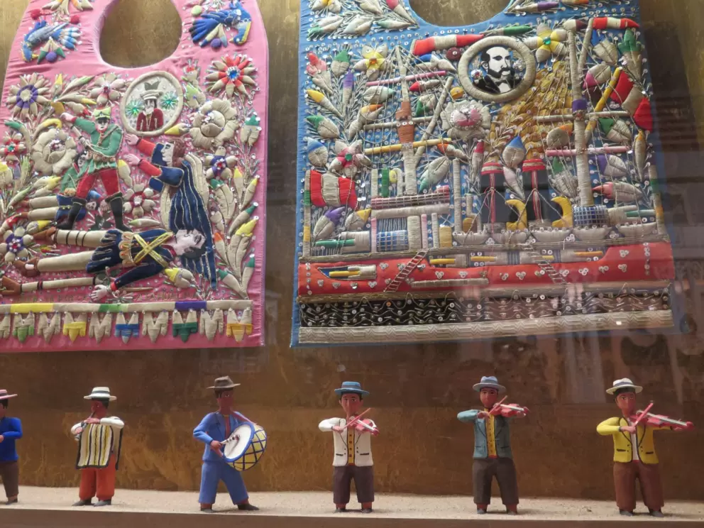 Street musicians in a diorama.
