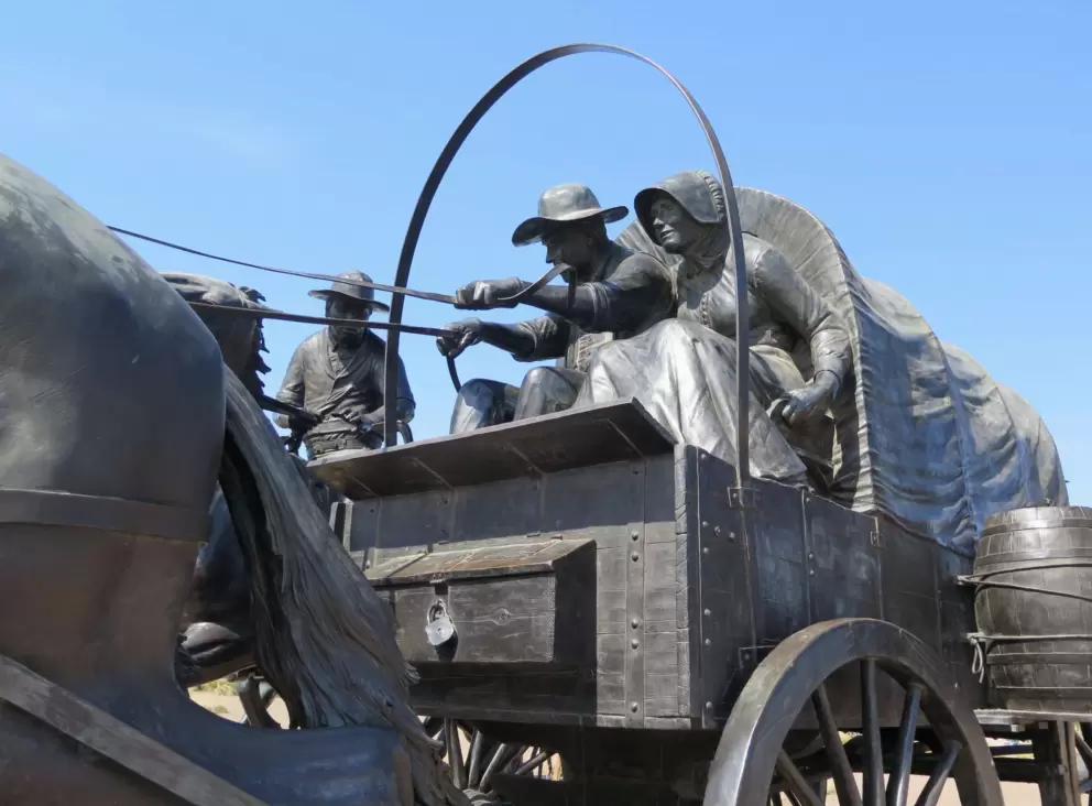 Covered wagon in the Centennial Land Run Sculpture.