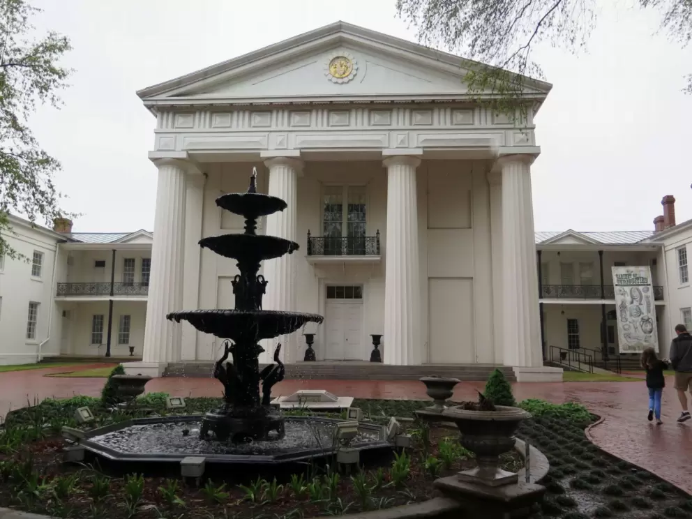 Fountain and columns.