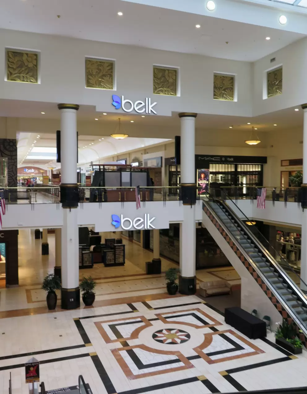 Grand floor in the mall.