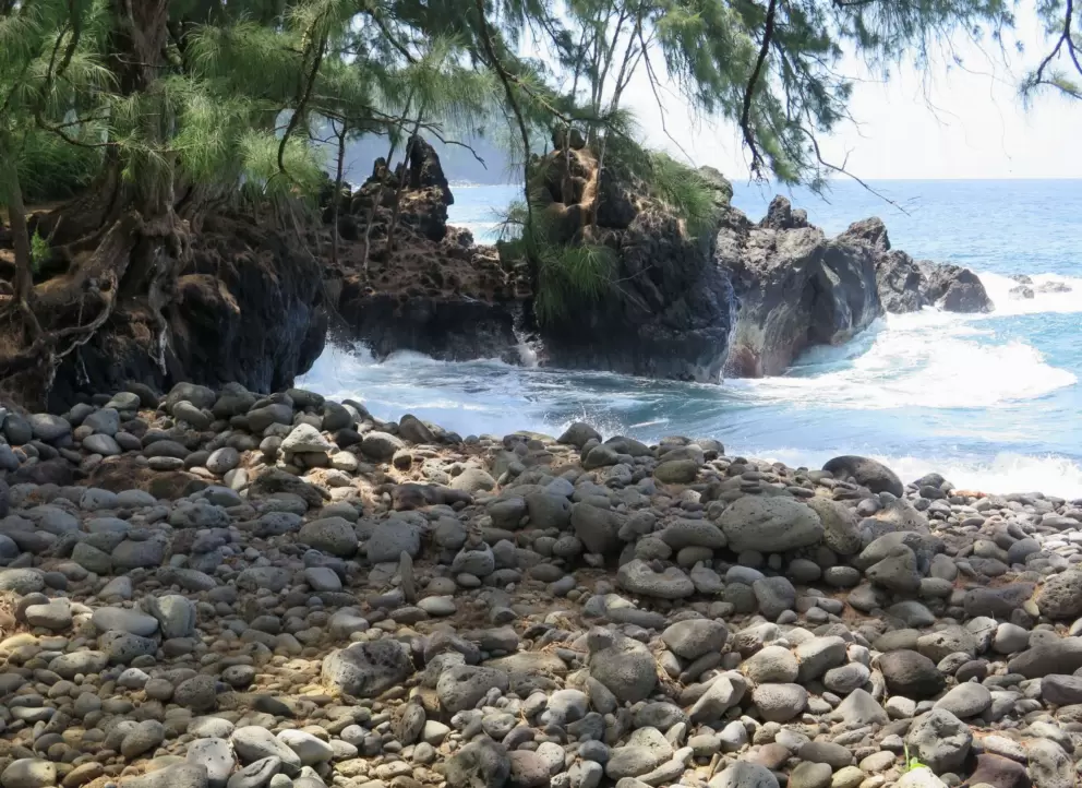 Giant pebbles on the mysterious left side of the beach park.