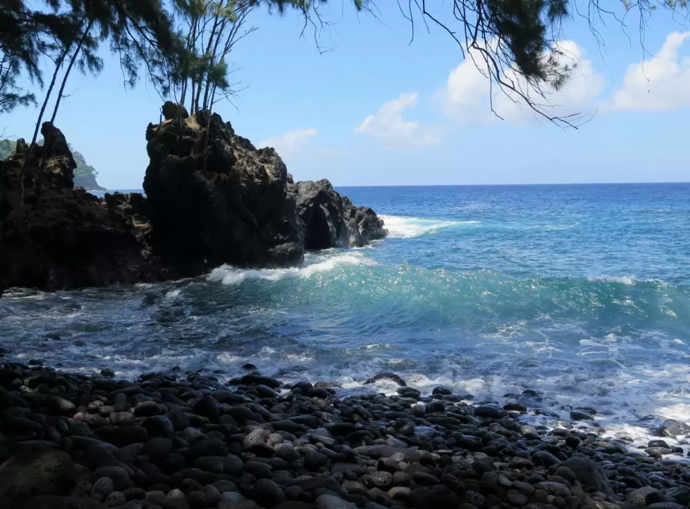 The colors of the water!