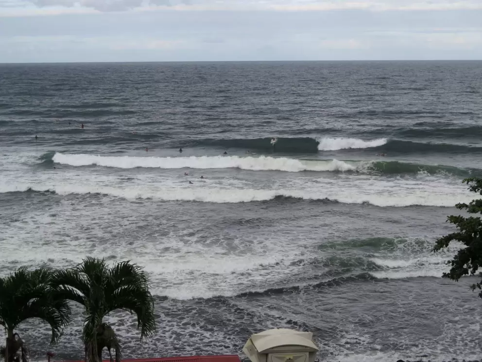 Waves and lifeguard stand.