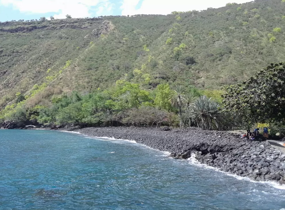 Pretty color of the water at Kealakekua Bay.