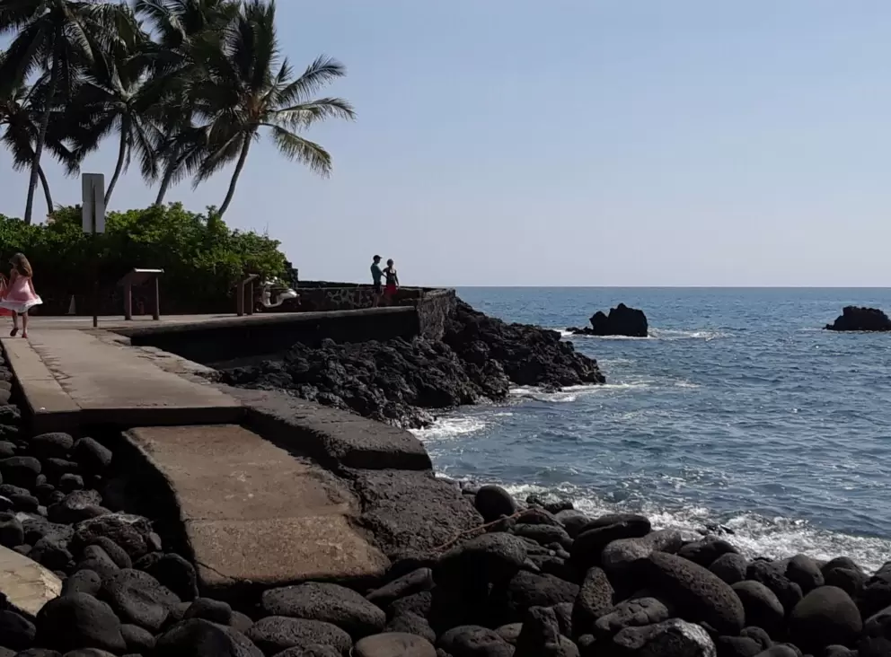 Walkway to the rocks.