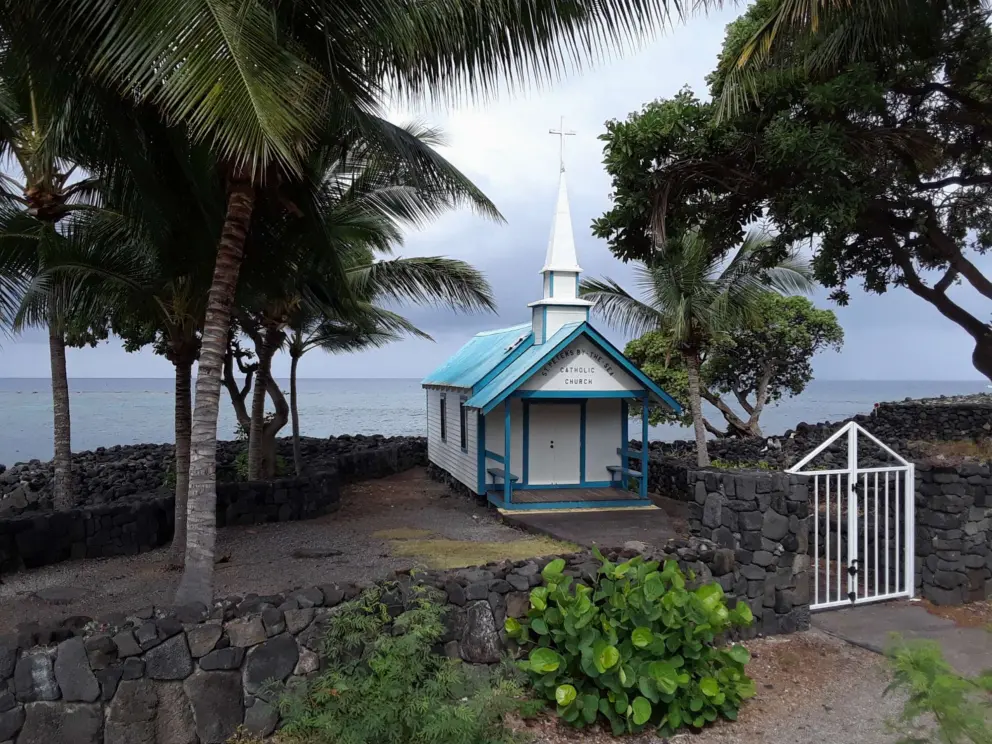 What a beautiful spot! Perfection! A little chapel on the ocean.