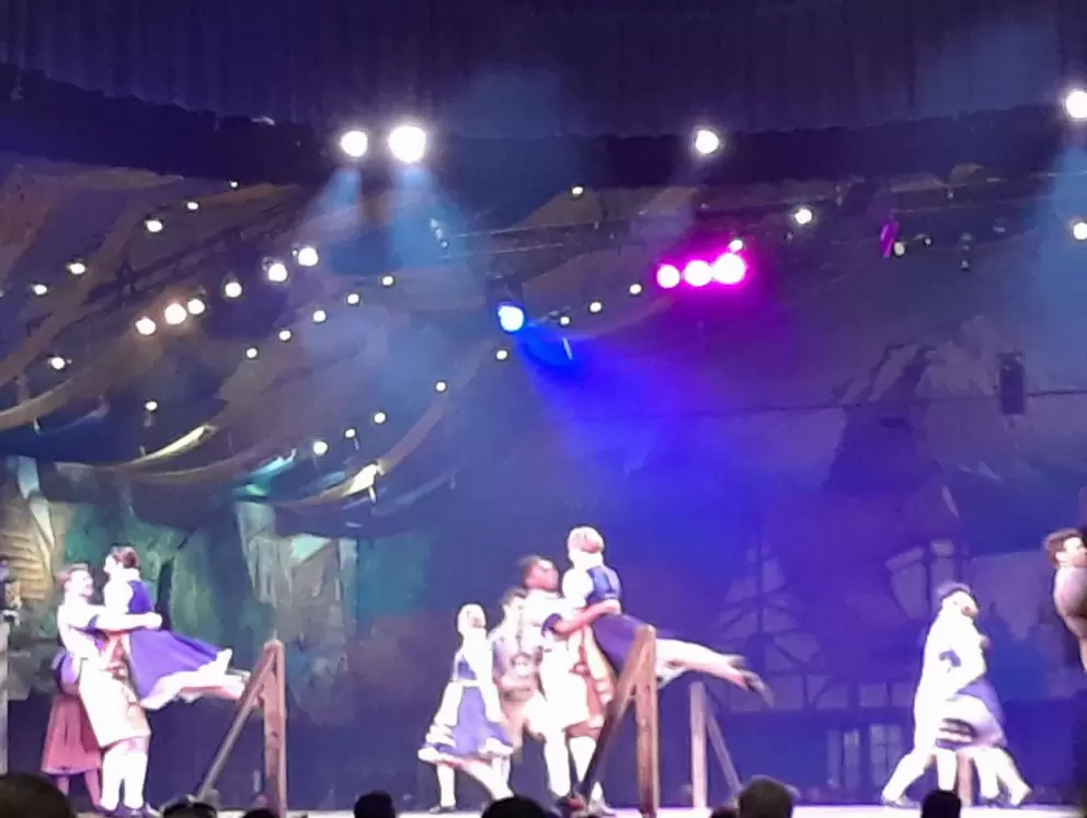 Oktoberzest show in Das Festhaus.