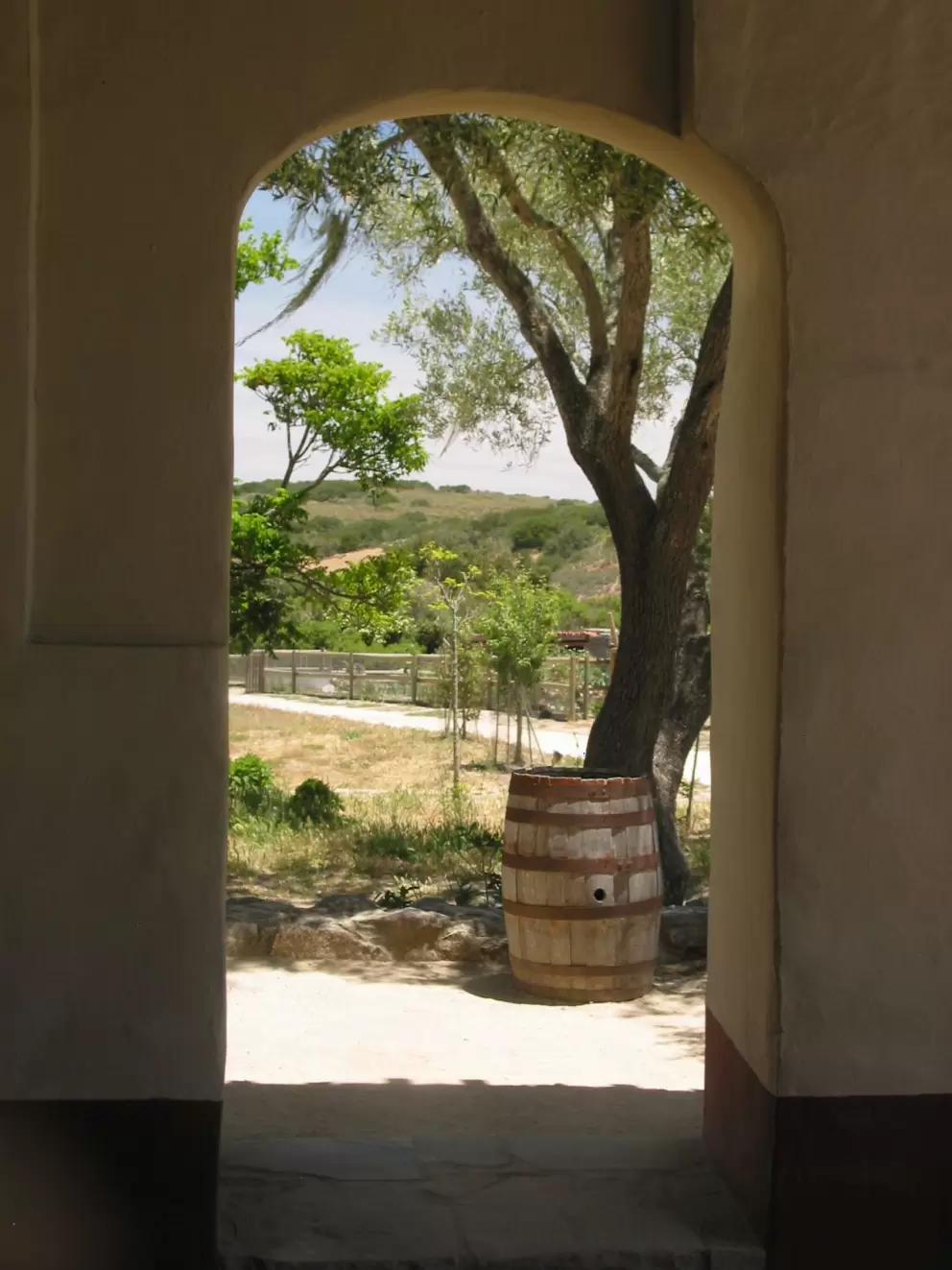 A lovely scene through an archway. I love Spanish arches!