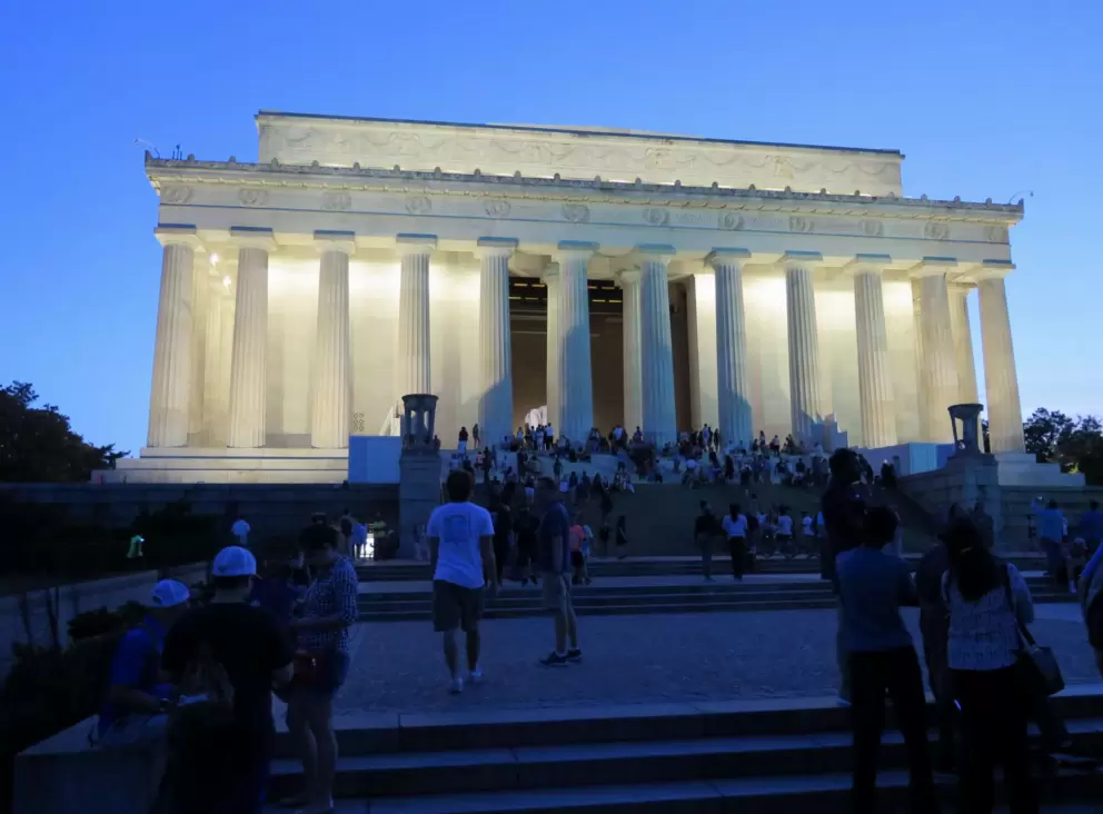 Lincoln Memorial at dusk.