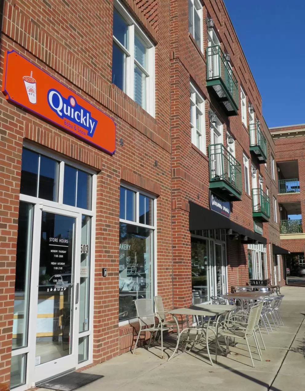 Quickly, a boba tea place.