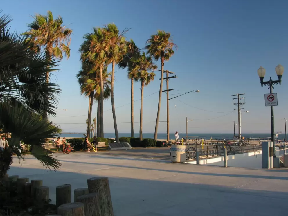 The spacious park where people hang out by the pier. 