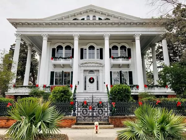 Bellamy mansion at Christmastime. Photo by Ying Zhu.