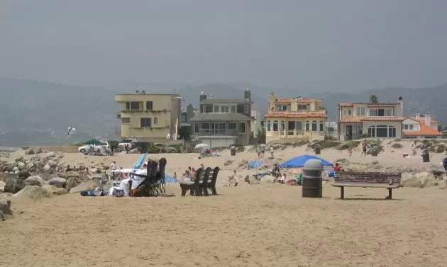 Cool beachhouses at Marina Park.