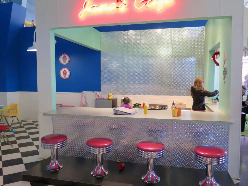 Jane's Cafe- what would your parents like to order?