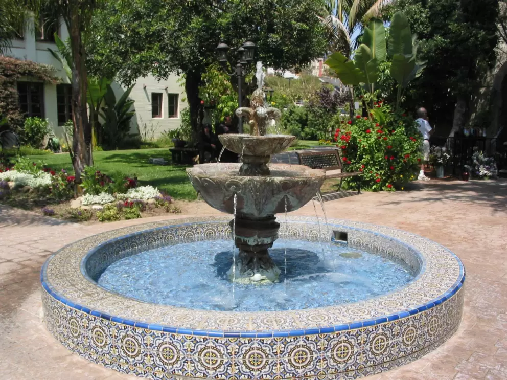 In the mission's inner courtyard there are gorgeous gardens. 