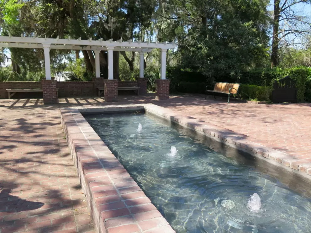 Fountain pool behind the museum.