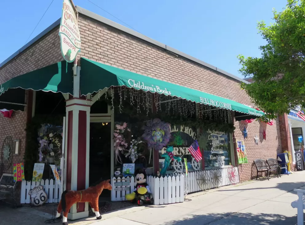 The main streets, Howe and Moore, have many knick knack and antique stores.