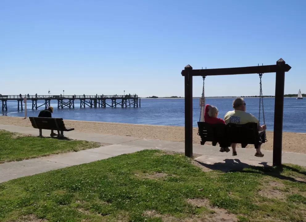 Bench swing at Waterfront Park.