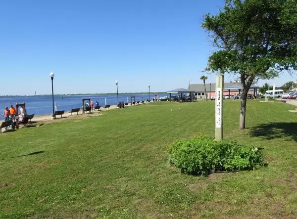 Looking toward Waterfront Park.