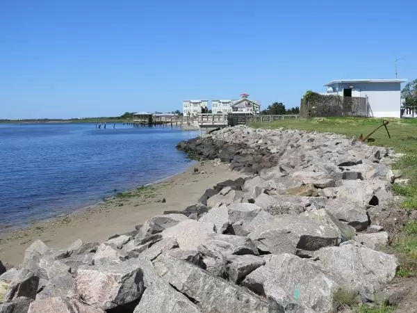 View of the restaurants at Yacht Basin Drive, from West Bay Street.