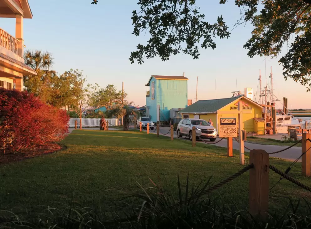 Looking toward the restaurants, from Short Street.