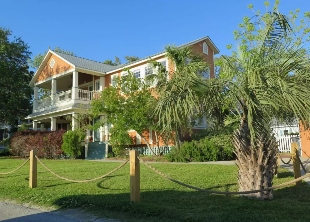 Nice house on Yacht Basin Dr.