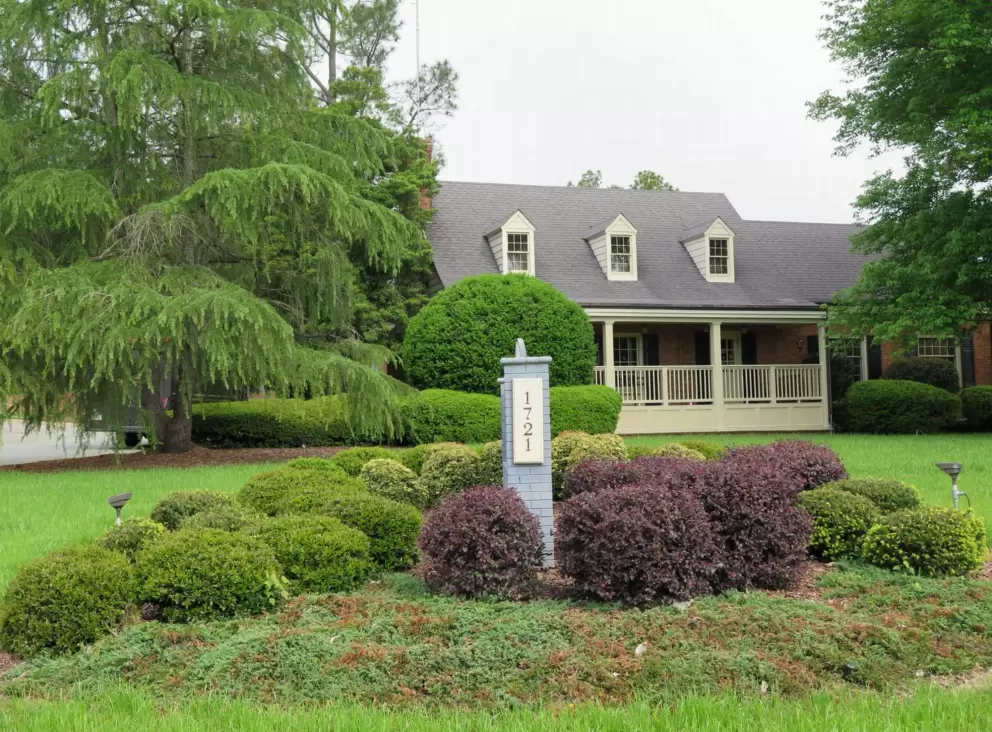 Cute house near the entrance field.