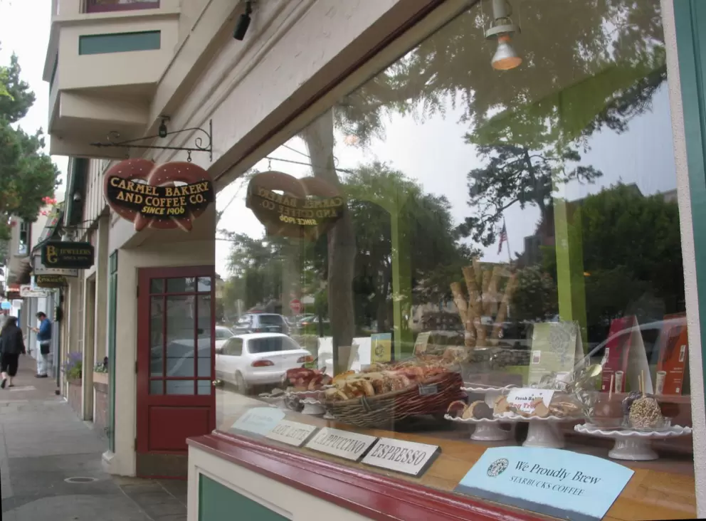 Cute perfect-looking bakery.